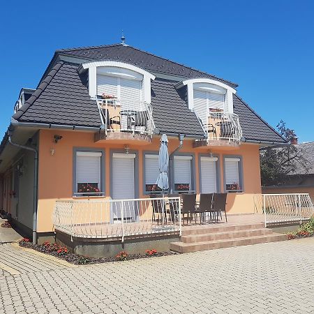 Апартаменти Richie Ii. Apartman Шіофок Екстер'єр фото