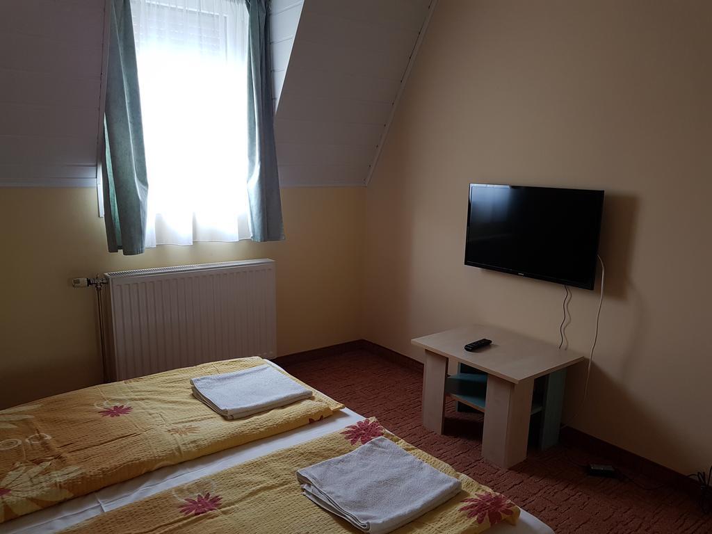 Апартаменти Richie Ii. Apartman Шіофок Екстер'єр фото