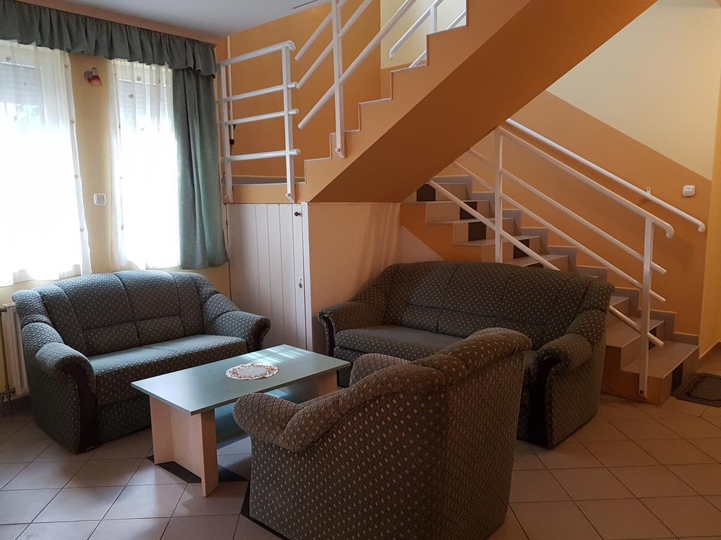 Апартаменти Richie Ii. Apartman Шіофок Екстер'єр фото