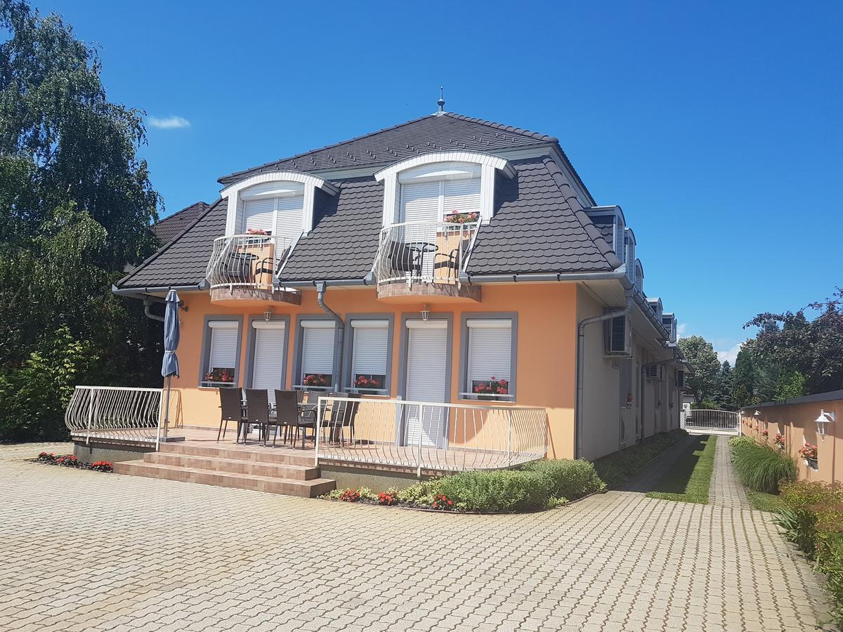 Апартаменти Richie Ii. Apartman Шіофок Екстер'єр фото