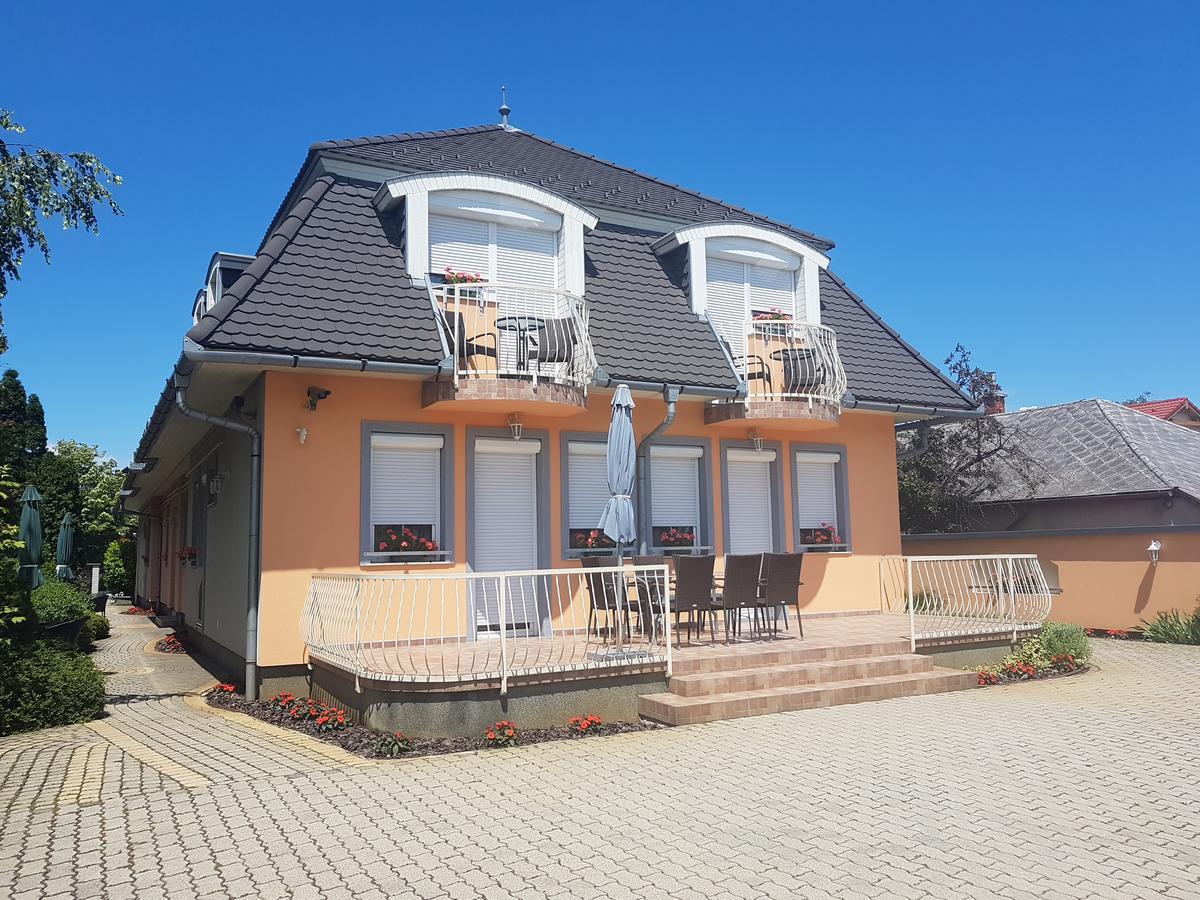 Апартаменти Richie Ii. Apartman Шіофок Екстер'єр фото