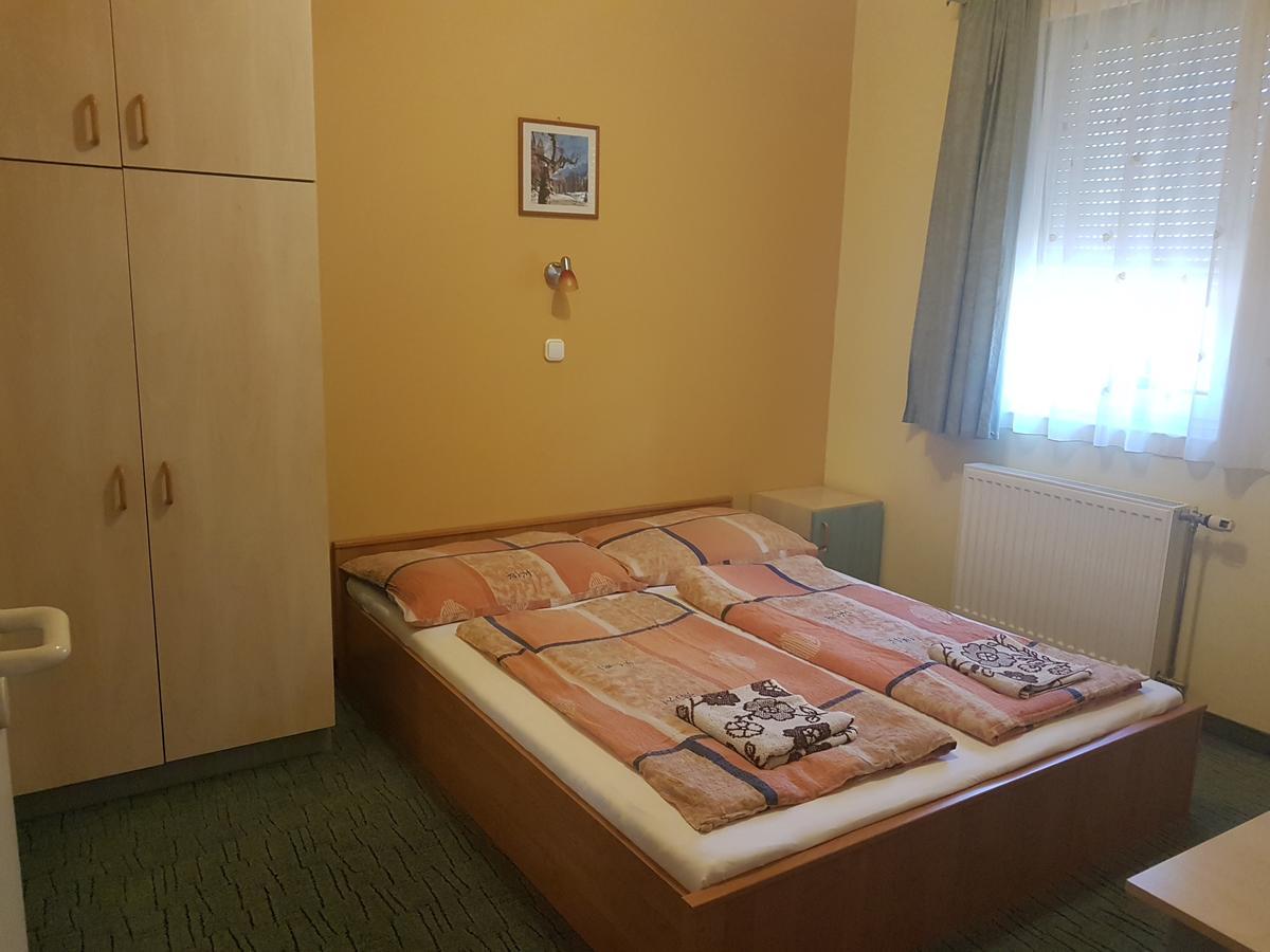 Апартаменти Richie Ii. Apartman Шіофок Екстер'єр фото