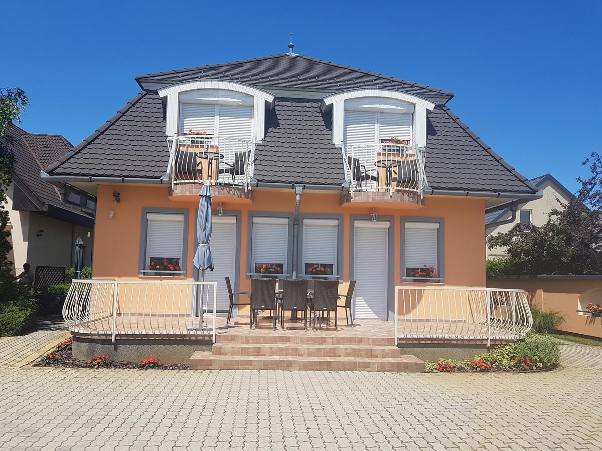 Апартаменти Richie Ii. Apartman Шіофок Екстер'єр фото